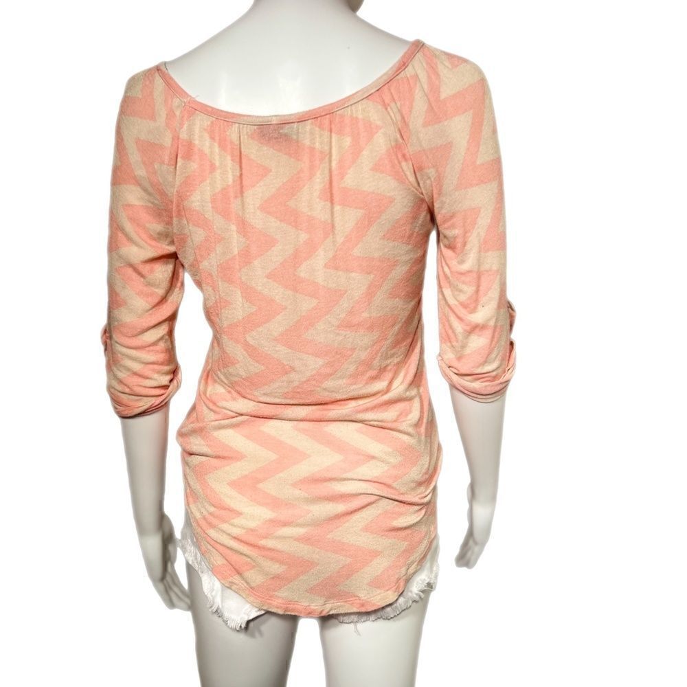 Button Round Hem Knit Top - Picture 5 of 9